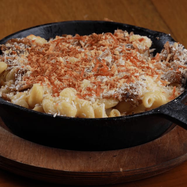 MAC & CHEESE SKILLET DELUXE.